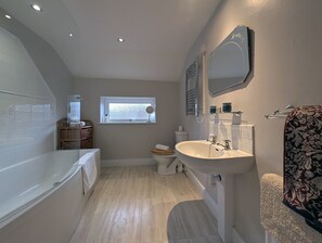 Een douche, handdoeken