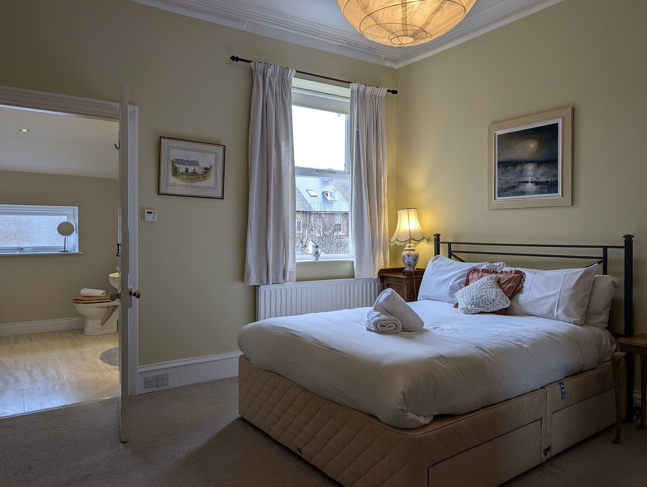4 bedrooms, iron/ironing board, free WiFi, bed sheets