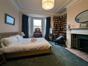 4 bedrooms, iron/ironing board, free WiFi, bed sheets - Charming 3 Bedroom Home in Jesmond - Pass the Keys (Newcastle)