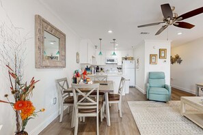 Dining - Grand Caribbean condo with pool & hot tub - close to beaches (Perdido Key)