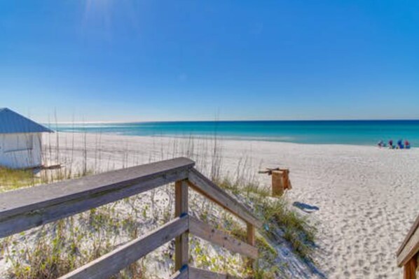 Beach nearby - Grand Caribbean condo with pool & hot tub - close to beaches (Perdido Key)