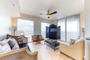 TV, DVD player, offices - Beautiful 28th-floor condo w/shared gym/Roman spa, hot tub, two shared pools (Panama City Beach)