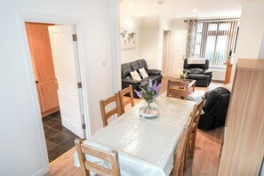 Interior - Lovely 4BR Townhouse in Heart of Queens Quarter - Pass the Keys (Belfast)
