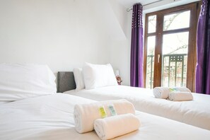 5 bedrooms, iron/ironing board, free WiFi, bed sheets - Lovely 4BR Townhouse in Heart of Queens Quarter - Pass the Keys (Belfast)
