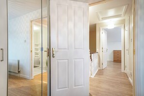 Interior - Lovely 4BR Townhouse in Heart of Queens Quarter - Pass the Keys (Belfast)