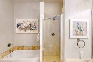 Shower, hair dryer, towels - 4th-floor condo near the beach with balcony, outdoor pool, elevator, W/D, & AC (Santa Rosa Beach)