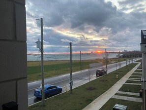 Unclassified image, 5 of 12, button - Cozy Lakeside Room with shared bathroom (Bowmanville)