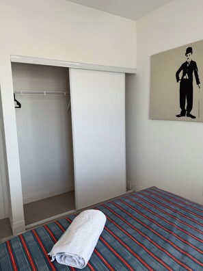 1 chambre, fer et planche à repasser, accès Internet, draps fournis
