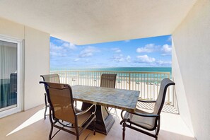 Outdoor dining - Gorgeous Oceanfront condo, Gulf-front balcony, pool, hot tub (Perdido Key)