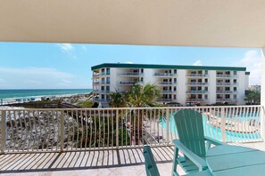 Property grounds - Coastal condo with beach, pool, hot tub, sauna, tennis, bikes, W&D, & central AC (Santa Rosa Beach)