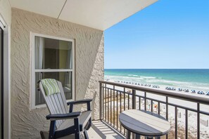 Property grounds - Getaway with beautiful Gulf-front view, pool, gym & seasonal beach service (Fort Walton Beach)