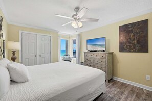 2 bedrooms, iron/ironing board, Internet, bed sheets - Getaway with beautiful Gulf-front view, pool, gym & seasonal beach service (Fort Walton Beach)