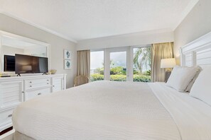 2 bedrooms, iron/ironing board, WiFi, bed sheets - Cozy, Gulf-front home with 2 beach chairs - short distance to entertainment (Miramar Beach)