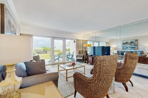 TV, DVD player, offices - Cozy, Gulf-front home with 2 beach chairs - short distance to entertainment (Miramar Beach)