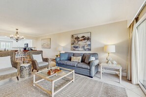 TV, DVD player, offices - Cozy, Gulf-front home with 2 beach chairs - short distance to entertainment (Miramar Beach)
