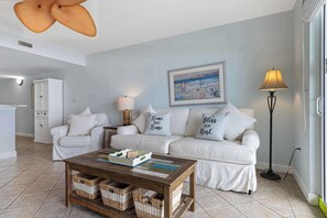 TV, DVD player, offices - 3rd-floor, Gulf-front condo with seasonal beach setup - near entertainment (Fort Walton Beach)