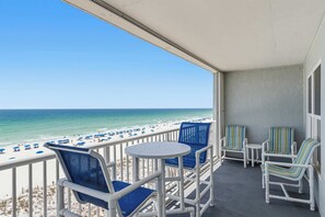 Property grounds - Oceanfront condo with washer&dryer, pool access, ocean view, and central AC (Fort Walton Beach)