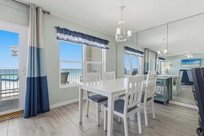 Dining - Oceanfront condo with washer&dryer, pool access, ocean view, and central AC (Fort Walton Beach)