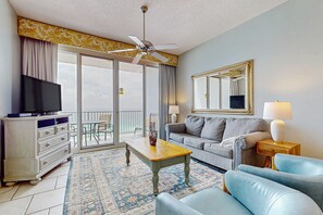 TV, DVD player, offices - Gorgeous home a walk to the Gulf & minutes from dining (Miramar Beach)