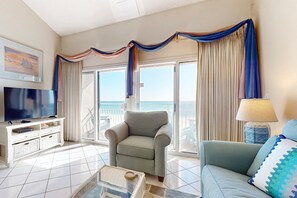 TV, DVD player, offices - Gulf-front condo with complimentary beach equipment - near shops & dining (Destin)