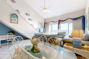 TV, DVD player, offices - Gulf-front condo with complimentary beach equipment - near shops & dining (Destin)
