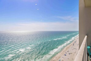 On the beach - Beachfront Condo, gorgeous views, shared pool and beach access (Panama City Beach)