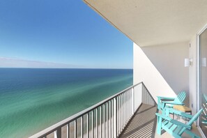Property grounds - Beachfront Condo, gorgeous views, shared pool and beach access (Panama City Beach)