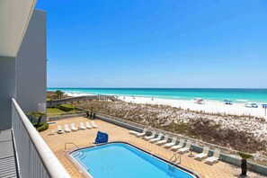 Pool - Beachfront condo with ocean & pool views, beach setup included, drive to dining (Fort Walton Beach)
