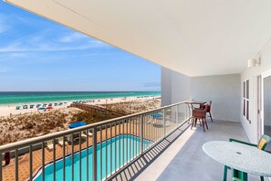 Outdoor dining - Beachfront condo with ocean & pool views, beach setup included, drive to dining (Fort Walton Beach)