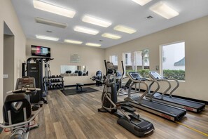 Fitness facility - Oceanfront condo with pool, hot tub, sauna, gym, bikes, tennis - lovely balcony (Santa Rosa Beach)