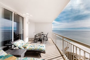 Property grounds - Gulf-front condo with pools, hot tub, beach access & views (Perdido Key)
