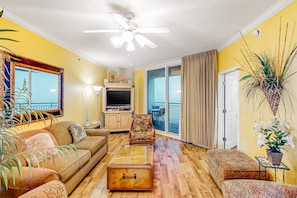 TV, DVD player, offices - 12th-floor Gulf-front condo with amazing views, pools, gym & hot tub (Perdido Key)