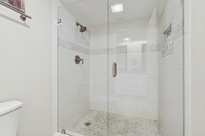 Shower, towels - Coastal condo with lagoon pool, bike rentals, tennis, pickleball & beach access (Seacrest)