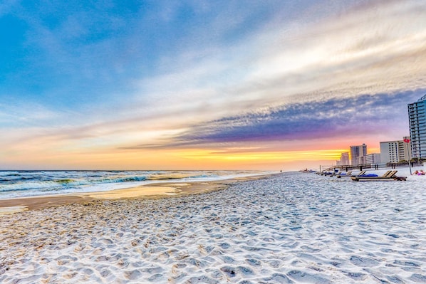 On the beach - Gulf-front snowbird-friendly condo with pools, tennis, hot tub, balcony, gym, AC (Perdido Key)