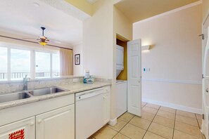 冰箱、微波炉、烤箱、炉灶