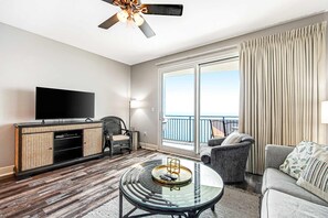 TV, DVD player, stereo, offices - Beautiful beachfront condo with pool, hot tub & gym (Panama City Beach)