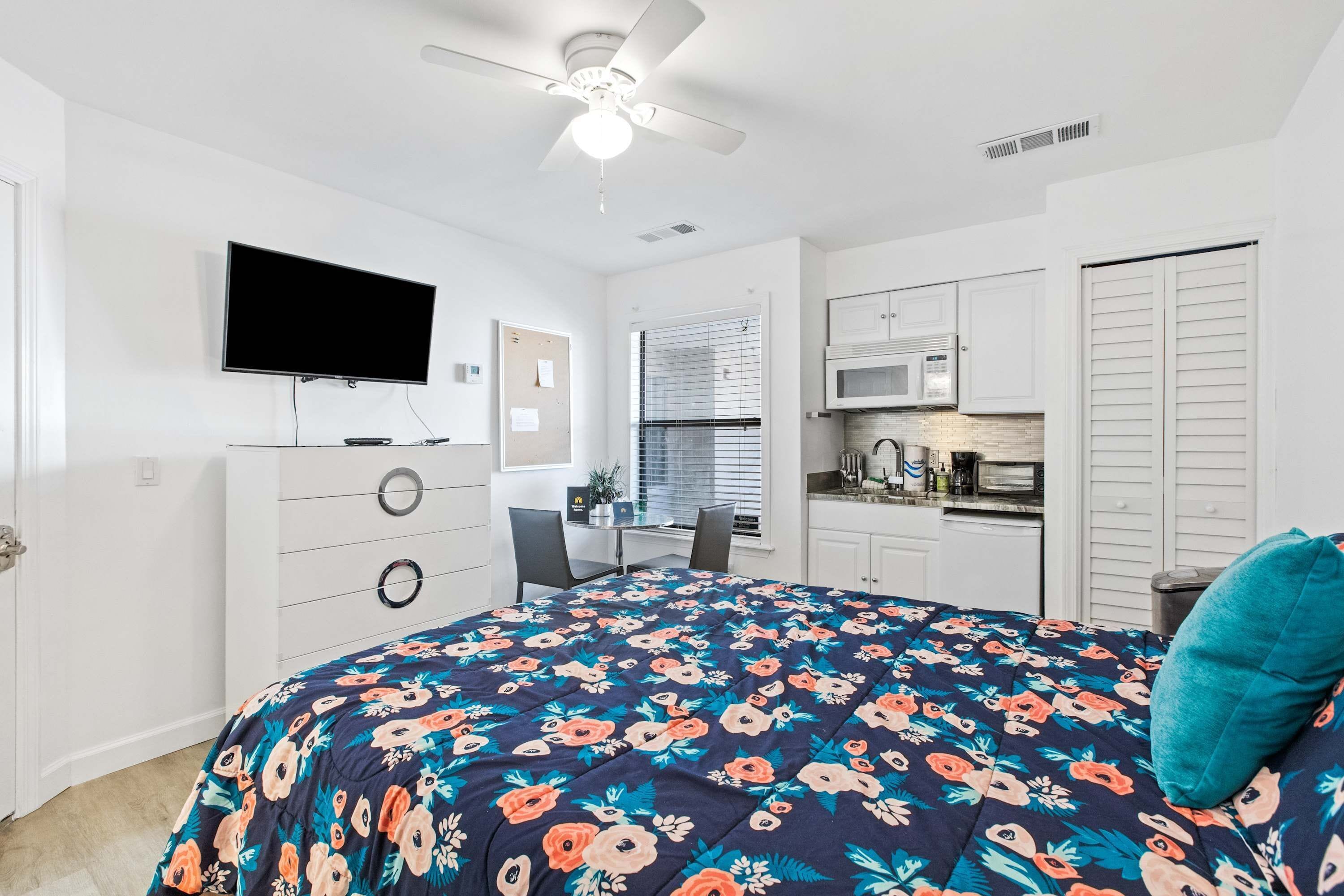 Iron/ironing board, Internet, bed sheets
