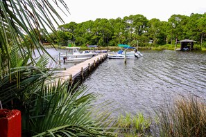 Marina - Lovely condo with pool, sauna & dock - across the street from beach (Panama City Beach)