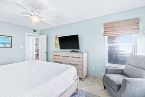 1 bedroom, iron/ironing board, WiFi, bed sheets - Comfortable beachfront condo with beach service - quick drive to dining (Fort Walton Beach)