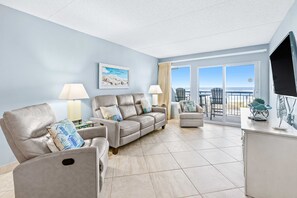TV, DVD player, offices - Comfortable beachfront condo with beach service - quick drive to dining (Fort Walton Beach)