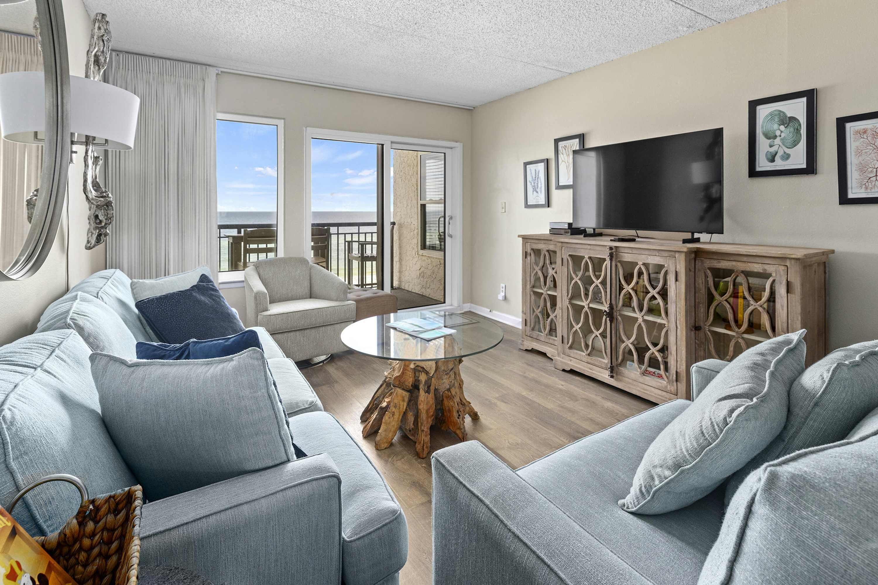 Televisión, reproductor de DVD y oficina 