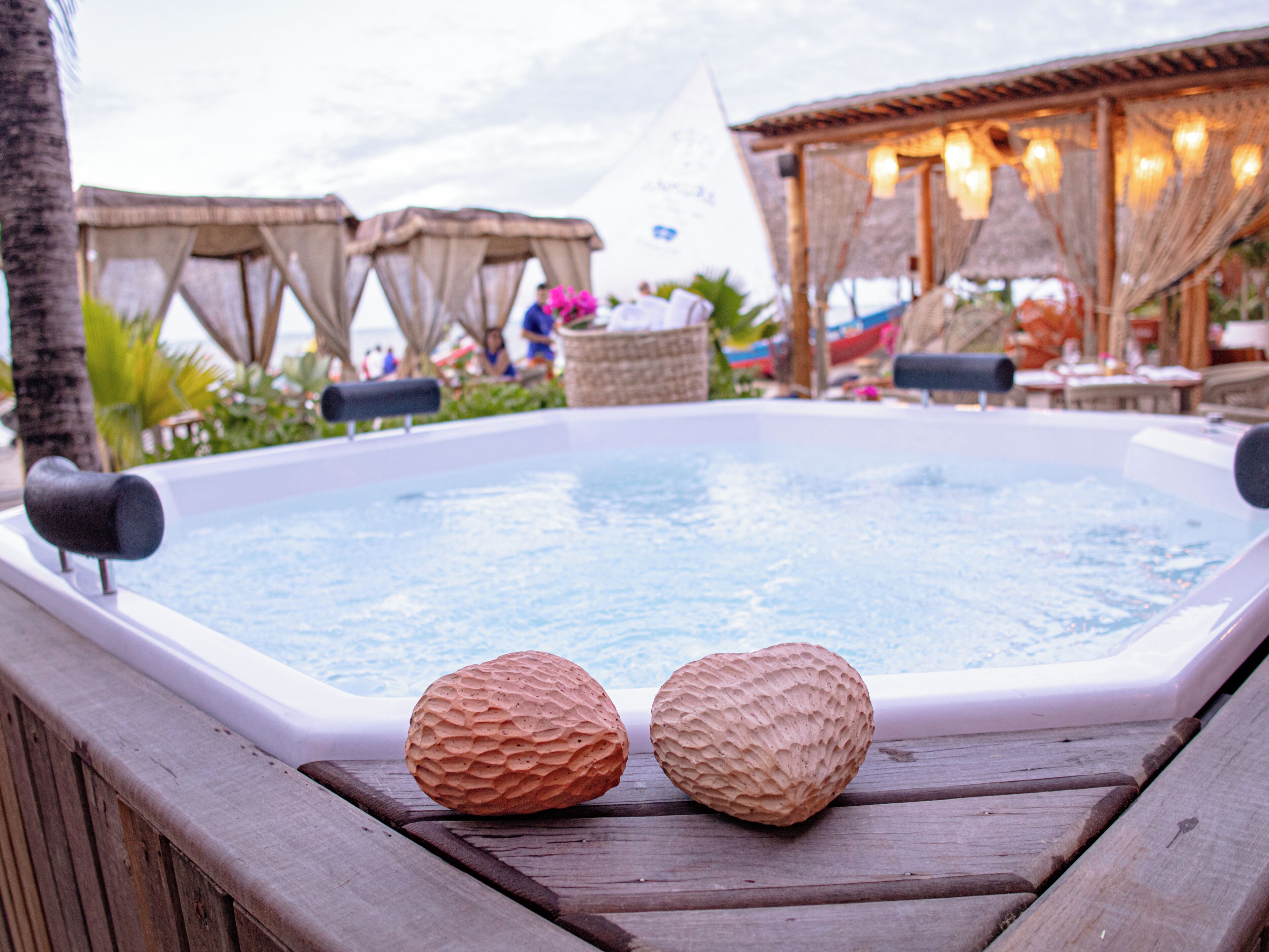 Outdoor spa tub