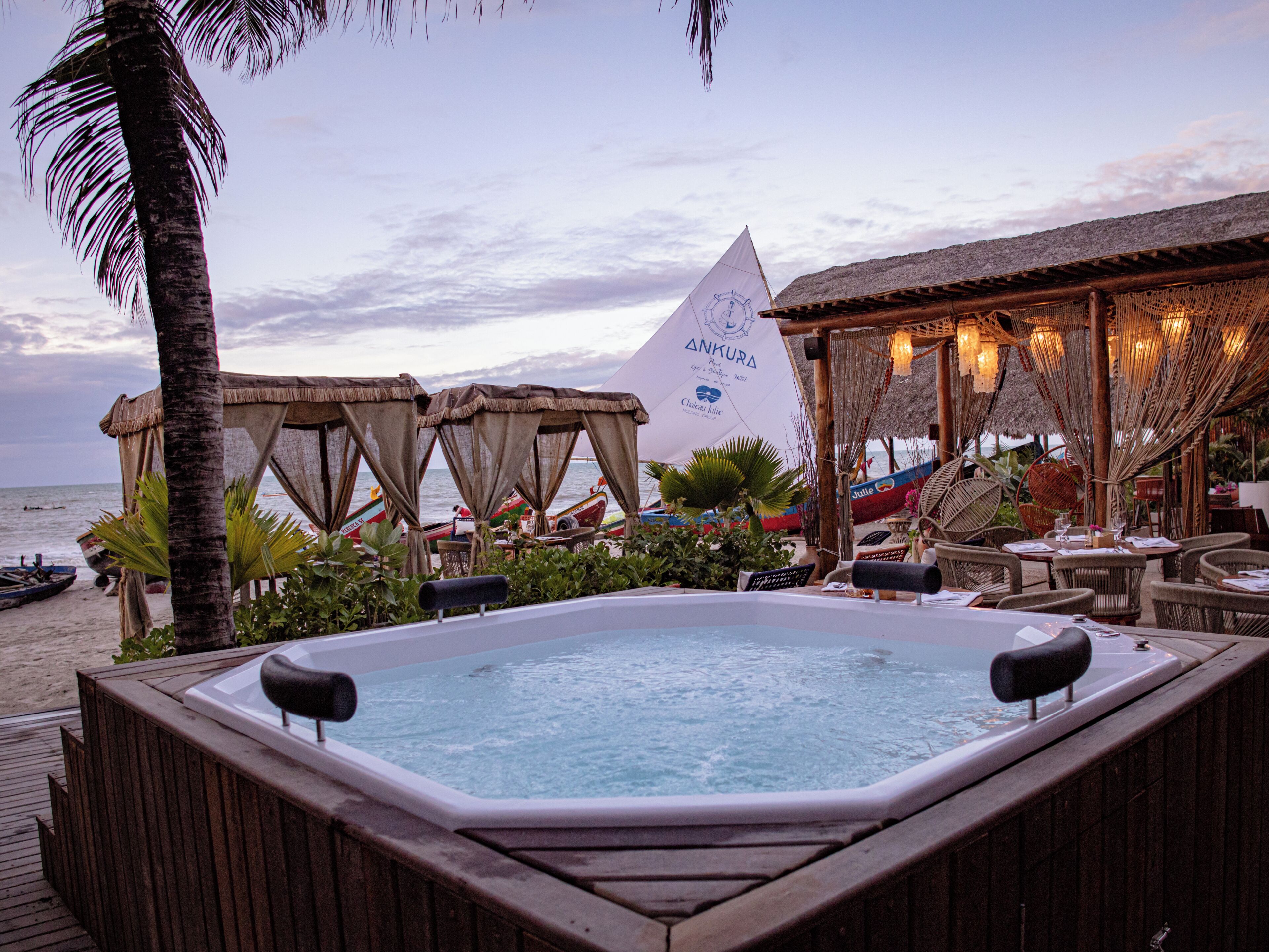 Outdoor spa tub
