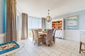 Dining - Conveniently located Gulf condo with spacious layout, pool & pickleball (Seacrest)