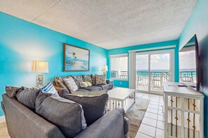 TV, DVD player, offices - Comfortable beachfront condo with beach setup - quick drive to dining! (Fort Walton Beach)