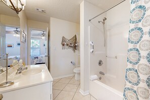 Shower, towels - 2nd Floor coastal condo, Steps to the gulf, Quick drive to entertainment (Miramar Beach)