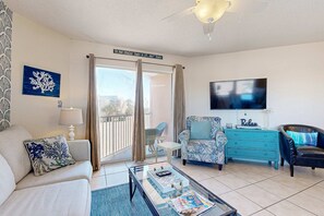 TV, DVD player, offices - 2nd Floor coastal condo, Steps to the gulf, Quick drive to entertainment (Miramar Beach)