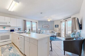 Interior - 2nd Floor coastal condo, Steps to the gulf, Quick drive to entertainment (Miramar Beach)