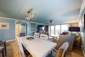 Interior - Gorgeous beachfront condo with a pool & private beach access (Miramar Beach)
