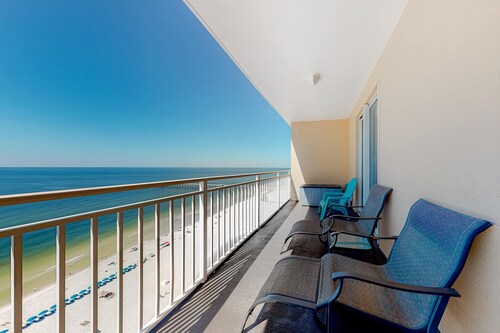 Beachfront condo with pool, fitness center & grills